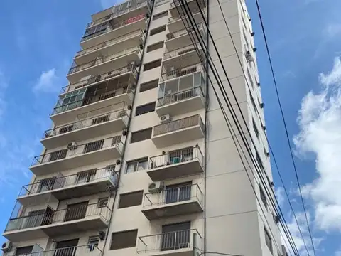 3 AMBIENTES 2 BAÑOS CON BALCON CORRIDO AL FRENTE 57 M2
