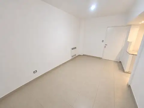 Excelente tres ambientes zona Cancillería