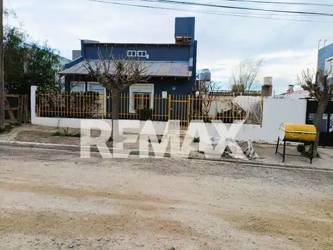Casa 8 ambientes con 6 baños