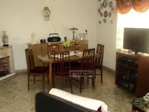 Casa en Venta con 4 cocheras