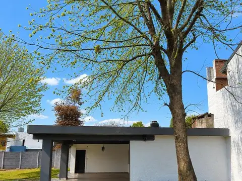 Casa en Venta a reciclar- Barrio Montecarlo