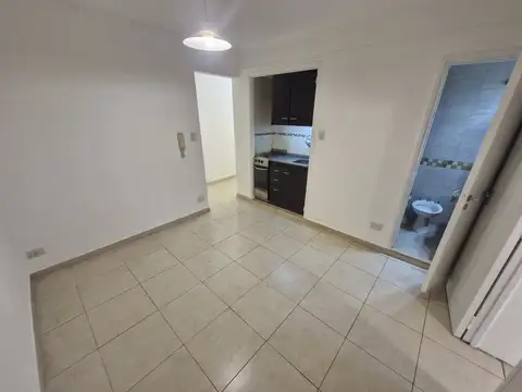 Monoambiente Refaccionado Dividido Proximo a Facultades Lateral Sup. 26 m²