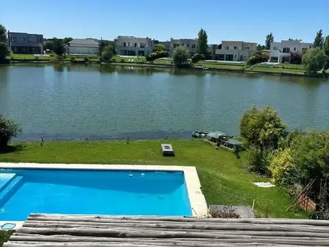 Avenida de los lagos 100