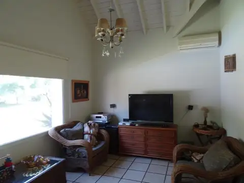 Casa en Barrio cerrado el Jagüel del Monte con piscina.