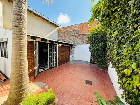 Casa 4 ambientes en venta, Castelar