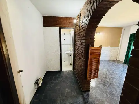 Casa 4 ambientes en venta, Castelar