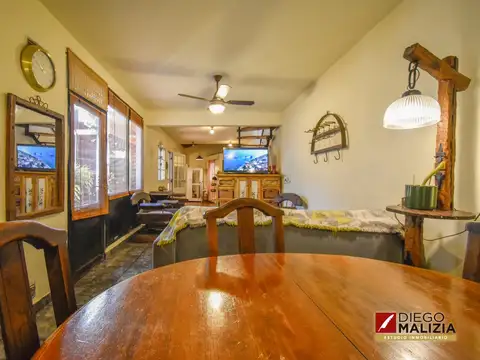 Casa 4 ambientes con 2 baños