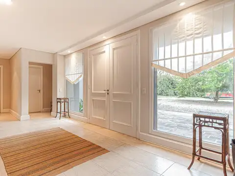 Casa en Venta con 10 cocheras