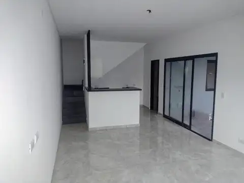 Depto Tipo Casa 3 ambientes con 2 baños