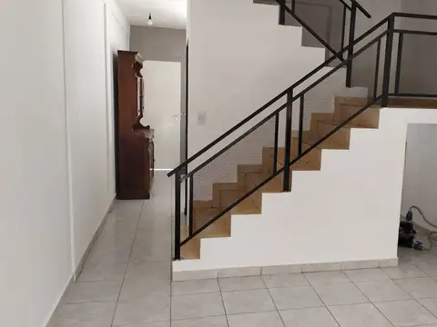 ALQUILER - DUPLEX 3 AMB. COCHERA Y PATIO - IMPECABLE 