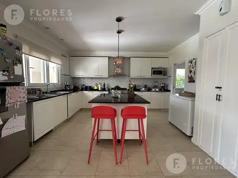 Flores Prop. Vende Casa en La Lomada de Pilar - Pilar