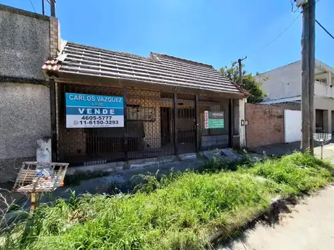 CASA DE 3 AMBIENTES  LOTE 8,60 X 26 A REFACCIONAR/DEMOLER