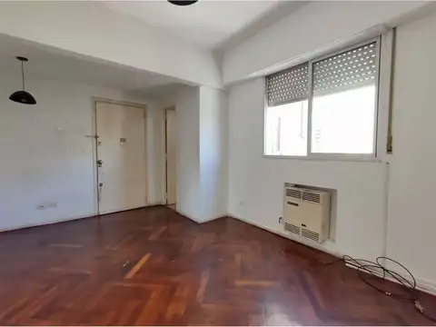 Luminoso departamento de 2 ambientes con vestidor.