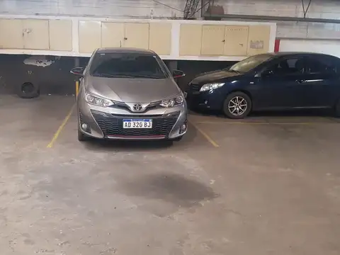 COCHERA AMPLIA EN EDIFICIO EXCLUSIVO DE COCHERAS.