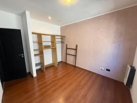 Dúplex 3 ambientes con patio y cochera en Munro