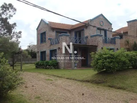 Casa 4 ambientes con 3 baños