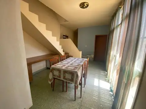 VENTA CASA 4 AMBIENTES BERAZATEGUI CON COCHERA