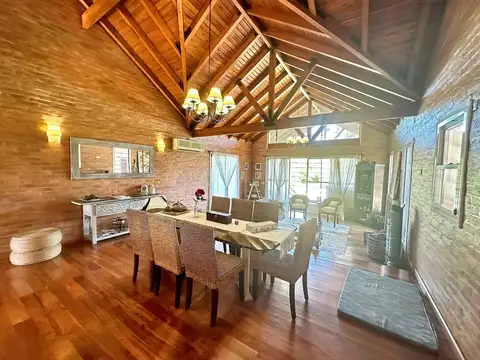 Casa 4 ambientes con 4 baños