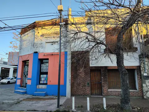 Casa con Local Centrico Esquina