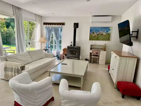 Casa 5 ambientes con 3 baños