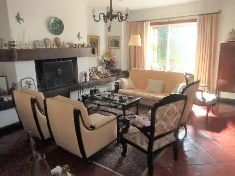 Casa 6 ambientes con 4 baños