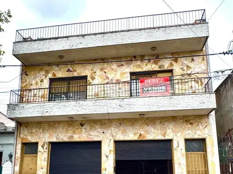 Departamento con amplia terraza con pileta.