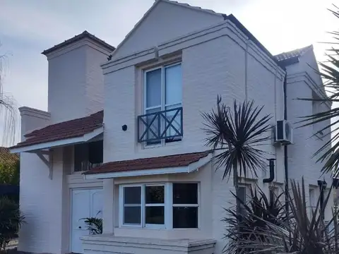 Casa en Venta con 3 cocheras