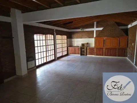 Casa 4 ambientes con 4 baños