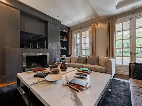 Casa en Venta con 4 cocheras