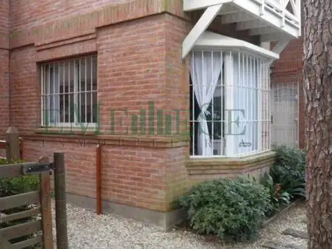 Del Besugo 900, Piso 0