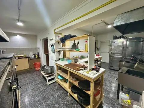 VENTA - LOCAL EN ESQUINA SOBRE AVENIDA