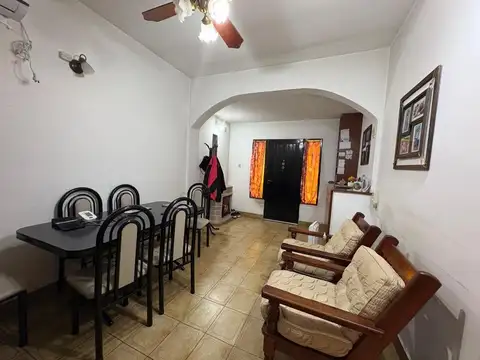 Casa 5 ambientes con 2 baños