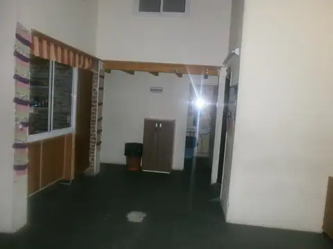 Galpon tipo salon Lanus Este centro