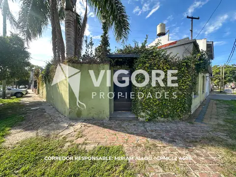 CASA EN VENTA 4 AMBIENTES CON COCHERA CUBIERTA – LOTE PROPIO