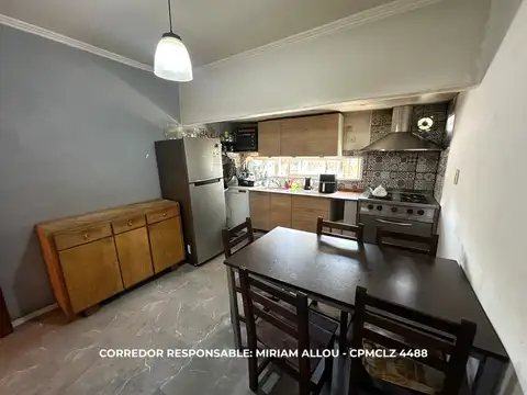 Casa 4 ambientes con 2 baños