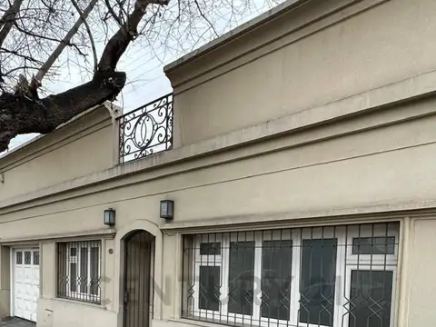 Exclusiva Casa en la 5ta Sección