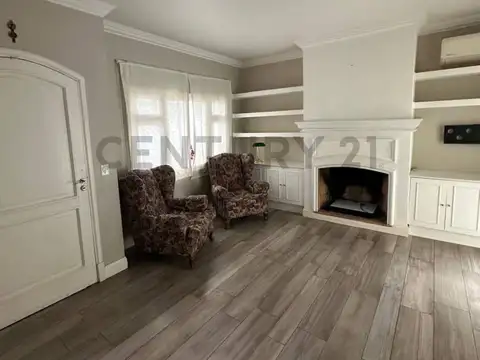 Exclusiva Casa en la 5ta Sección