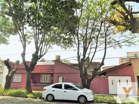 Casa en venta - 4 Dormitorios 2 Baños - Cochera - 240Mts2 - Valentín Alsina, Lanús