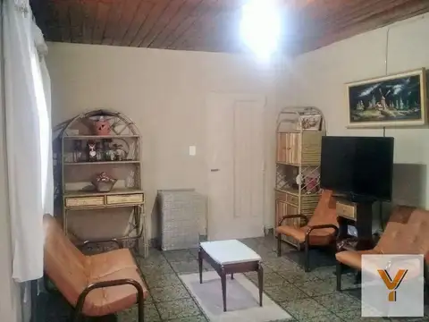 Casa 6 ambientes con 2 baños