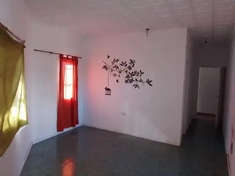 Casa 4 ambientes con 1 baño
