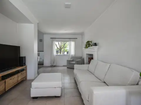 Casa 5 ambientes con 3 baños