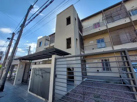 Departamento de 2 ambientes con cochera en Alquiler