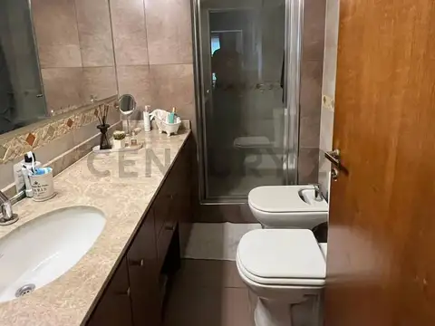 Casa 6 ambientes con 4 baños