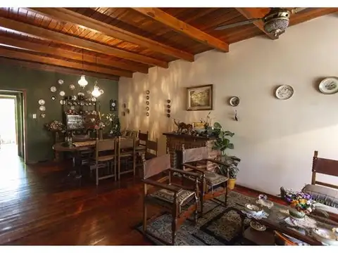 Casa en Venta con 2 cocheras