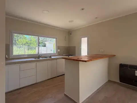 Casa 5 ambientes con 1 baño