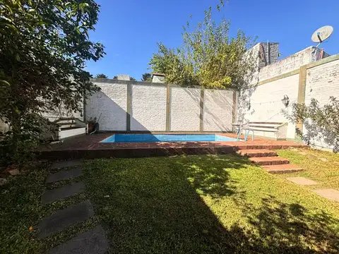 Venta casa con parque y pileta