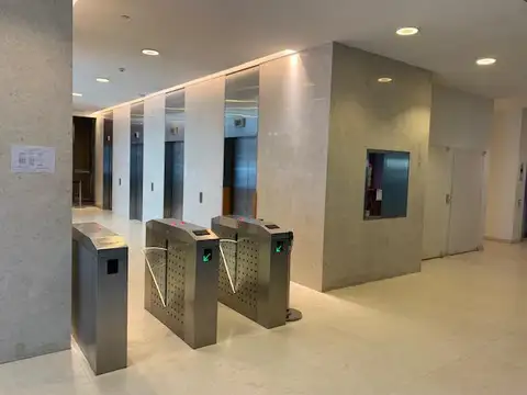 Oficina en Alquiler con 12 cocheras