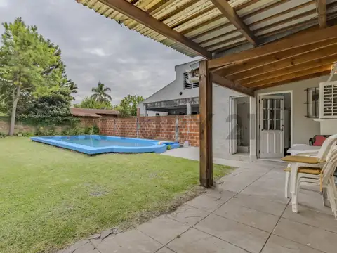Casa en Venta con 2 cocheras