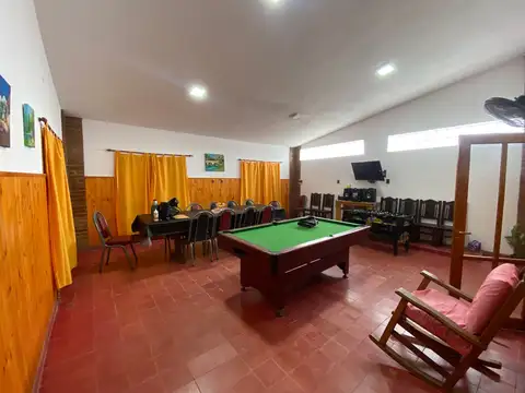 Casa 8 ambientes con 2 baños