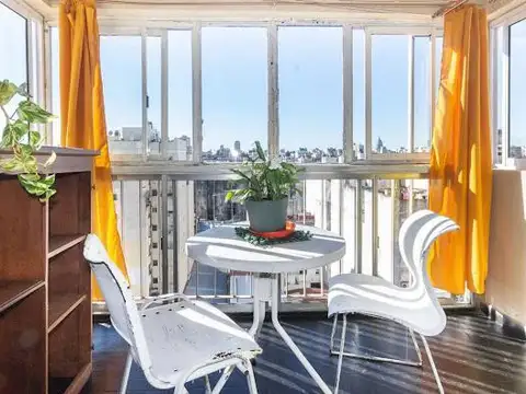 Departamento 4 amb. con balcón. Piso alto. Vistas panorámicas.